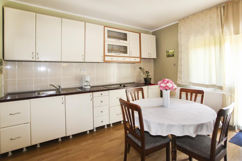 Apartments Izvor Врдник Экстерьер фото