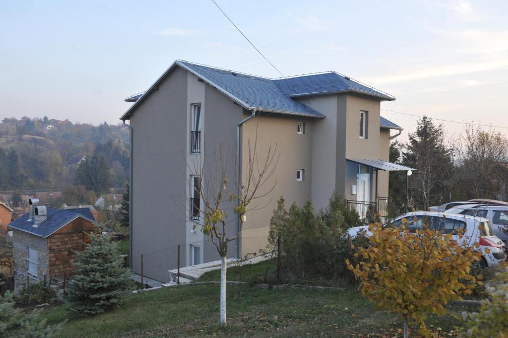 Apartments Izvor Врдник Экстерьер фото