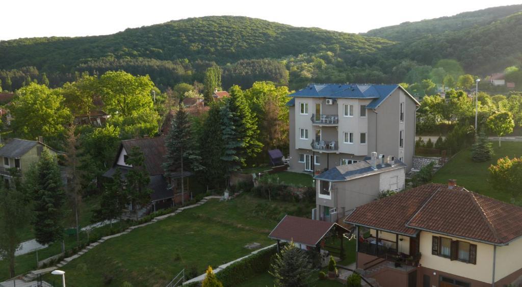 Apartments Izvor Врдник Экстерьер фото